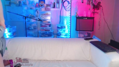 realjuliajane  16-04-2022